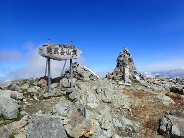 日本百名山を全て登山した中で２位に印象に残った北海道の幌尻岳の山頂で撮影した写真