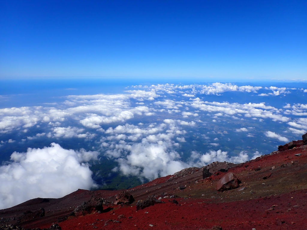 富士山登山の時に、オリンパスの防水デジタルカメラのタフで撮影した雲