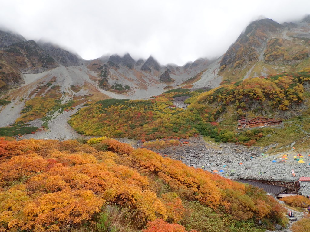 北アルプスの穂高岳登山をした時に撮影した、涸沢の紅葉