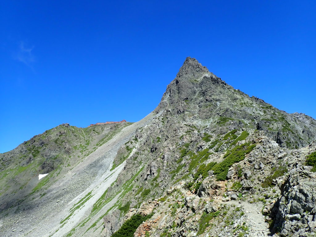 北アルプスの槍ヶ岳登山をした時に、表銀座縦走路方向から撮影した槍ヶ岳