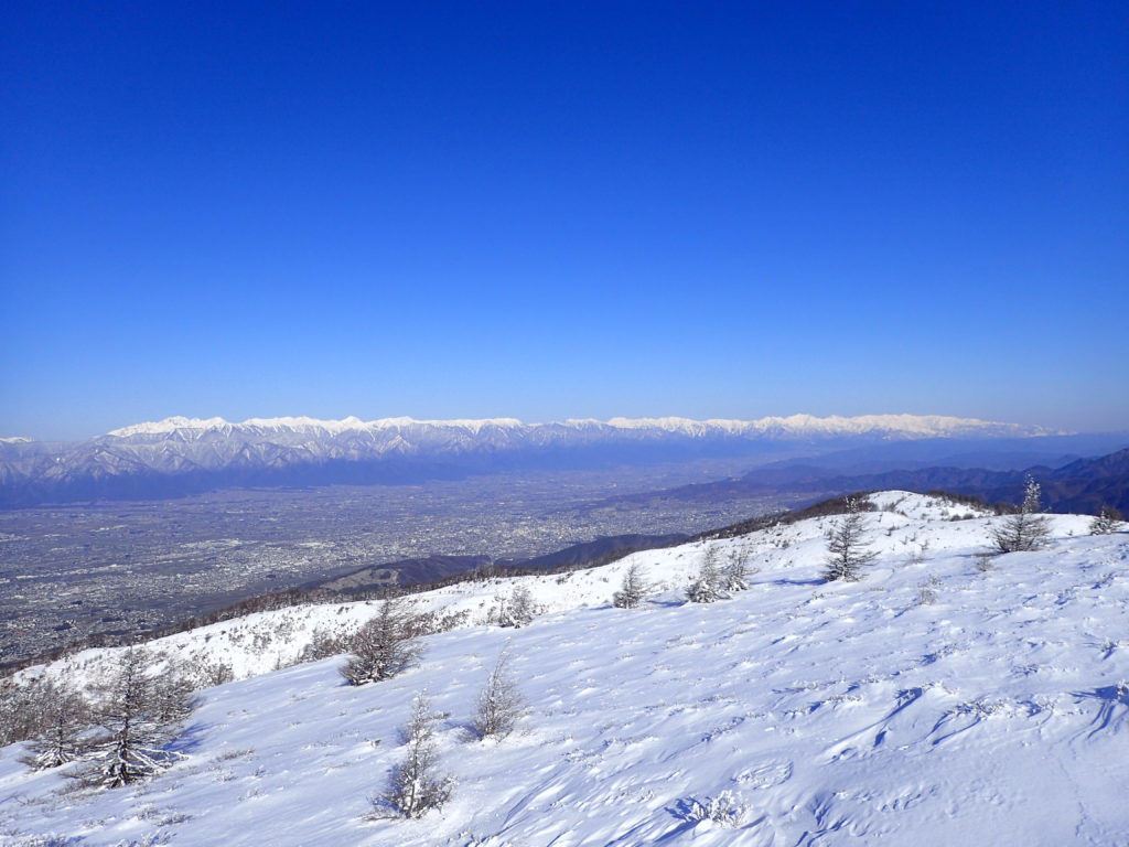 鉢伏山登山の時に撮影した雪化粧をした北アルプス