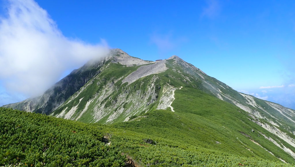 北アルプス笠ヶ岳登山をした時に撮影した笠ヶ岳山頂方向