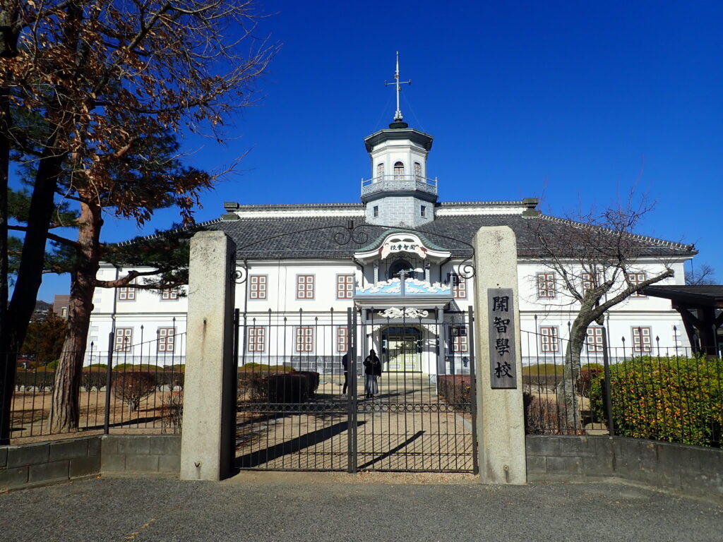 長野県(信州)の岳都松本市にある国宝の開智学園