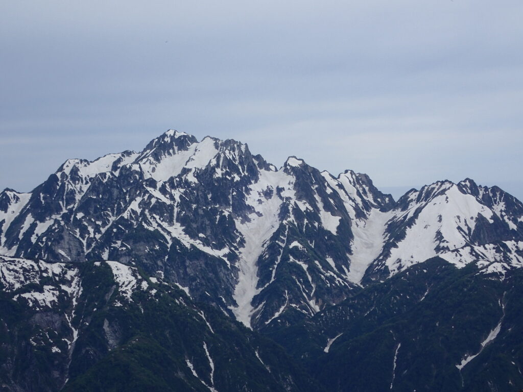 北アルプスの爺ヶ岳と鹿島槍ヶ岳登山をした時に撮影した剱岳の雪渓