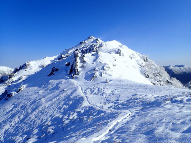 新雪をラッセルした春の北アルプス燕岳登山