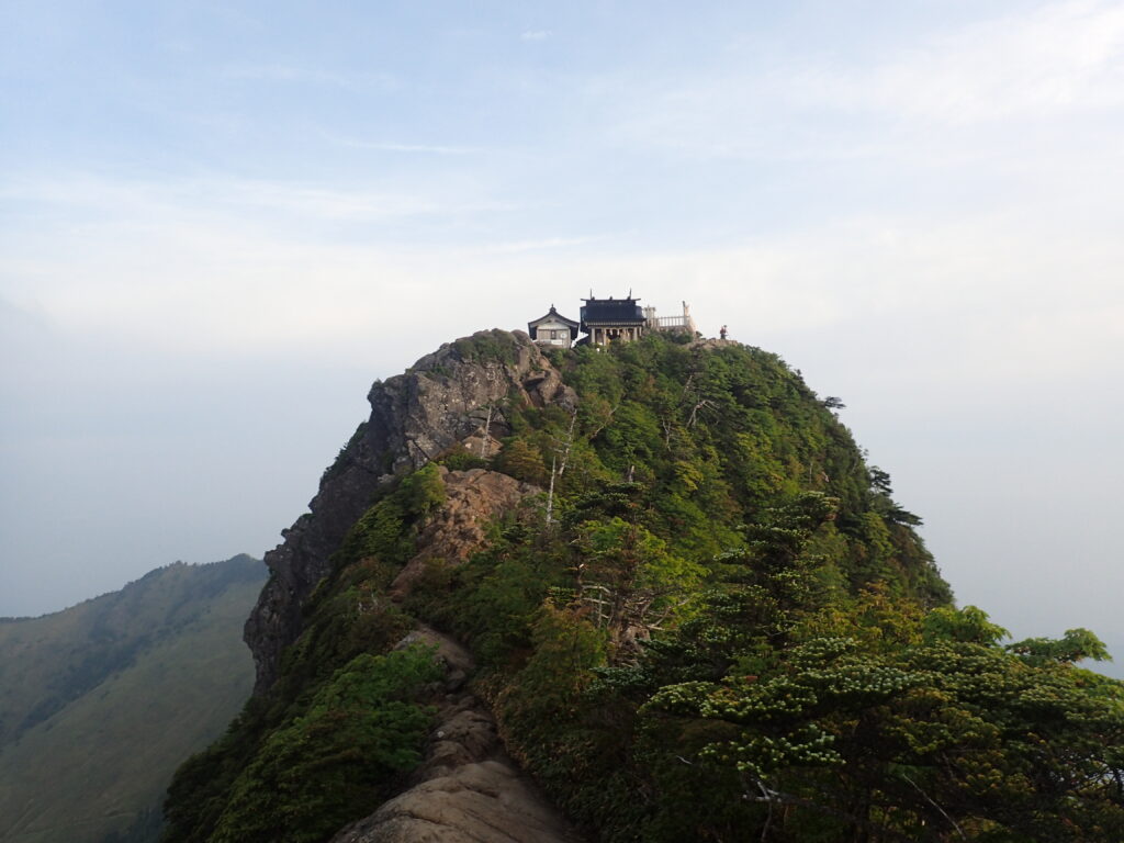 日本百名山の石鎚山登山をした時に撮影した、石鎚神社