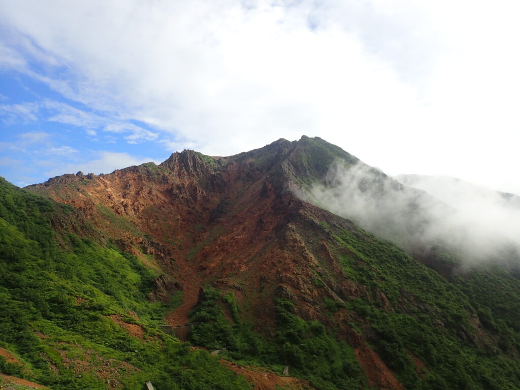 日本百名山の那須岳登山をした時に撮影した峠の茶屋ルートからの眺め