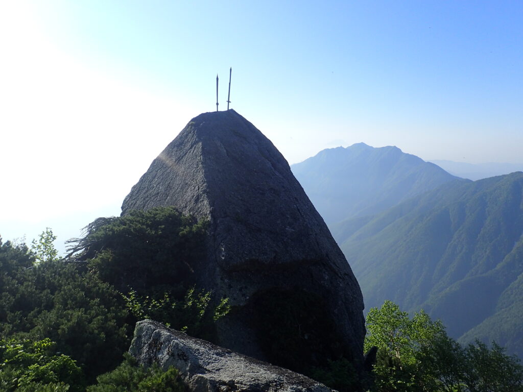 日本百名山の甲斐駒ヶ岳登山をした時に撮影した黒戸尾根の2本の剣