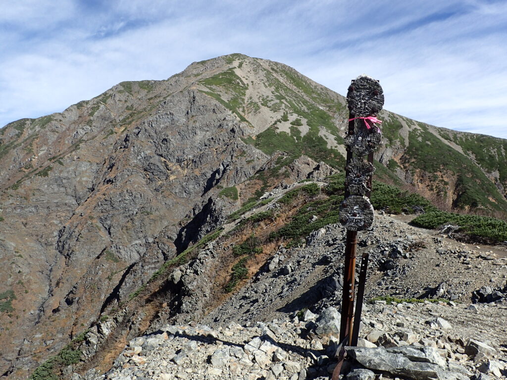 日本百名山で南アルプスの、聖岳登山をしたときに小聖岳から撮影した聖岳山頂