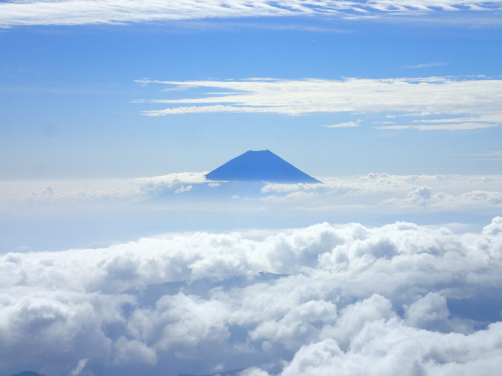 日本百名山で南アルプスの北岳を登山した時に撮影した富士山