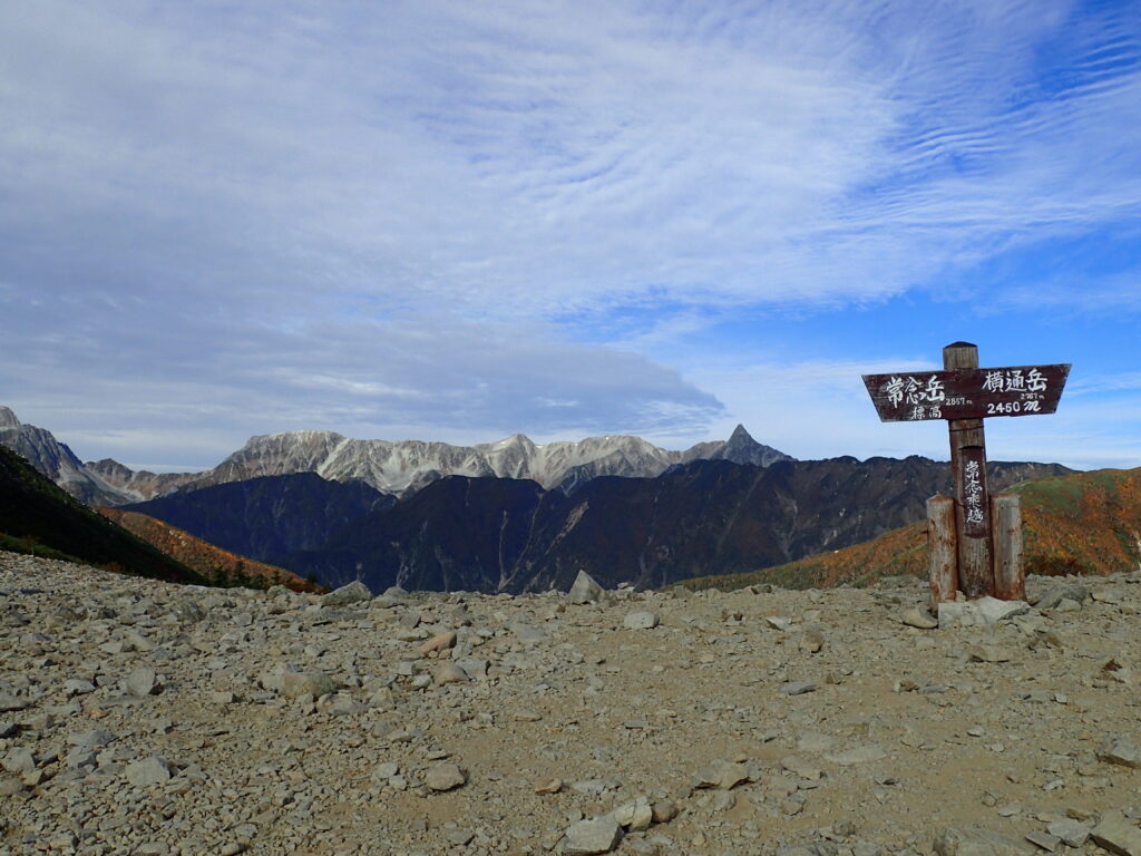 日本百名山の常念岳を登山した時に撮影した常念乗越から眺めた槍ヶ岳、大キレット、北穂高岳の稜線