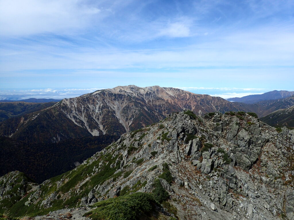日本百名山で北アルプスの水晶岳を登山した時に撮影した薬師岳