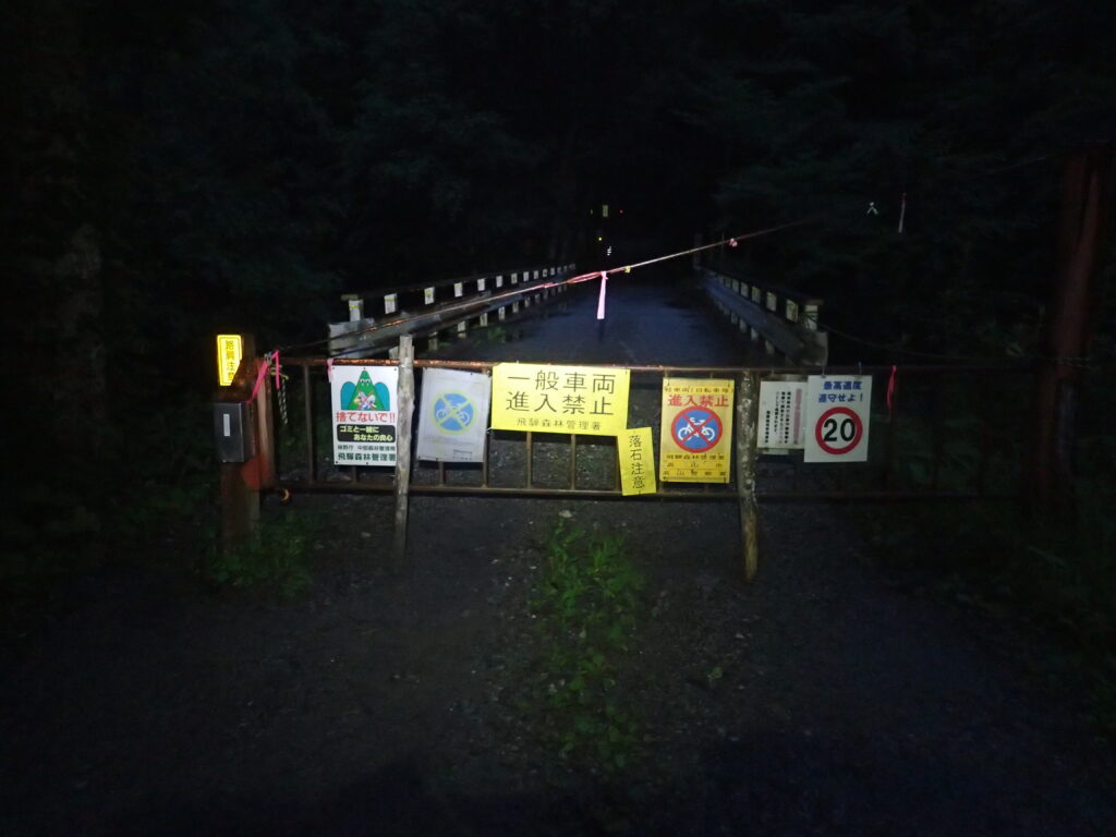日本百名山の槍ヶ岳を登山した時にオリンパスの防水デジタルカメラタフで撮影した右俣林道