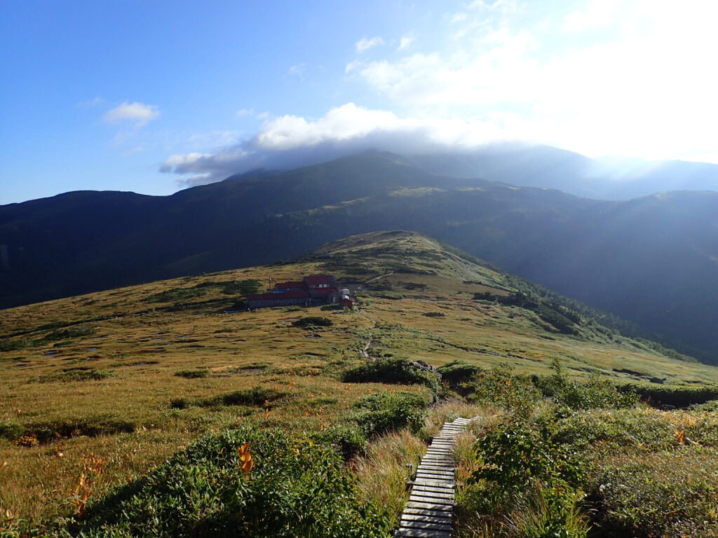 日本百名山の黒部五郎岳を登山した時にオリンパスの防水デジタルカメラタフで撮影した太郎平小屋
