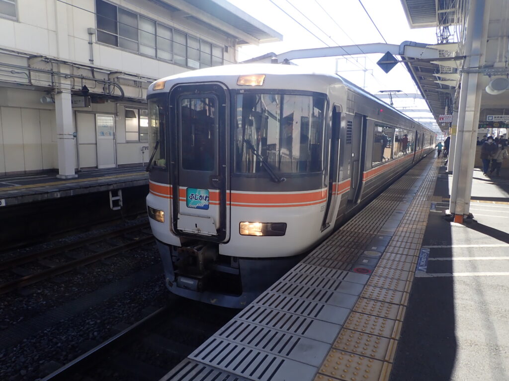 静岡駅で撮影した特急ふじかわ