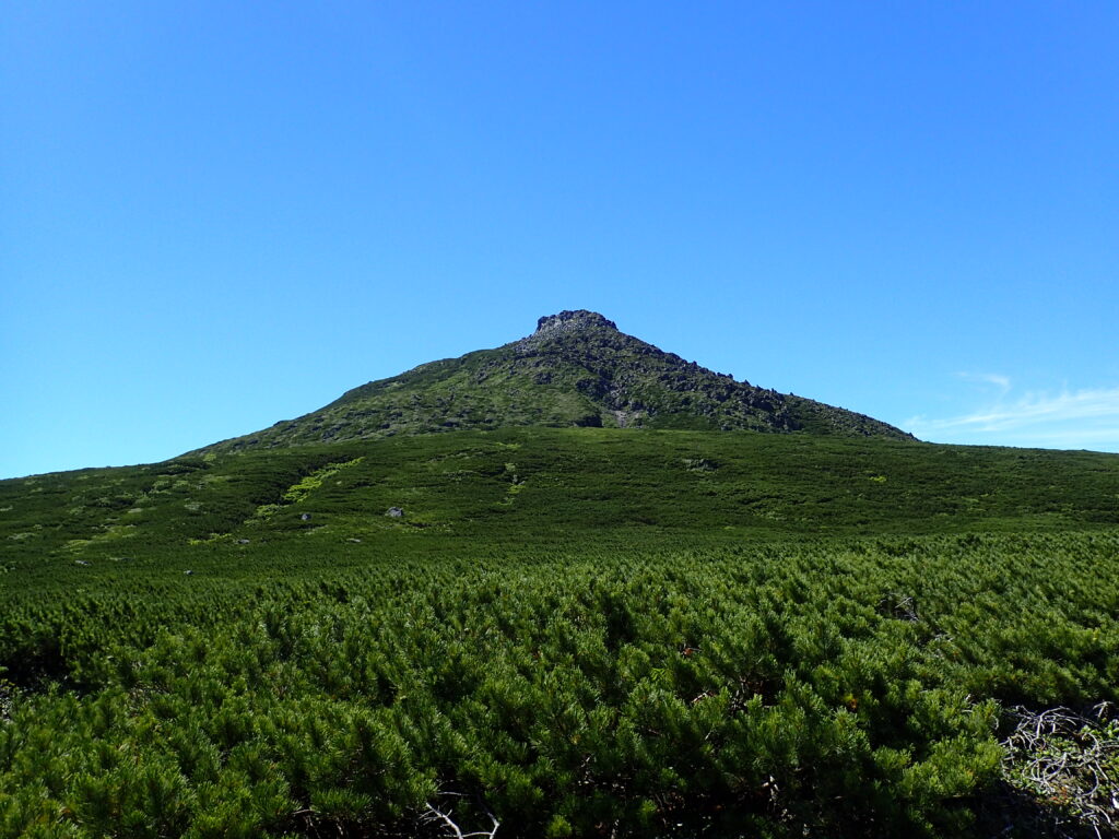 日本百名山の羅臼岳を登山した時にオリンパスの防水デジタルカメラタフで撮影した快晴の羅臼岳山頂