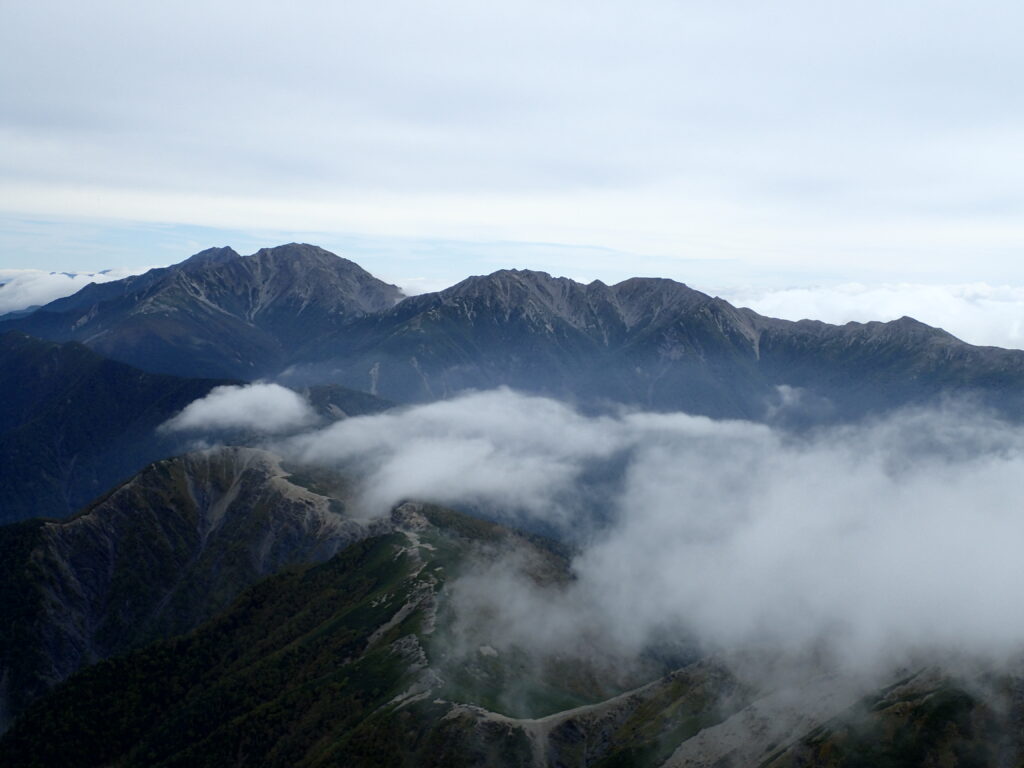 日本百名山の五竜岳を登山した時にオリンパスの防水デジタルカメラタフで撮影した唐松岳頂上山荘