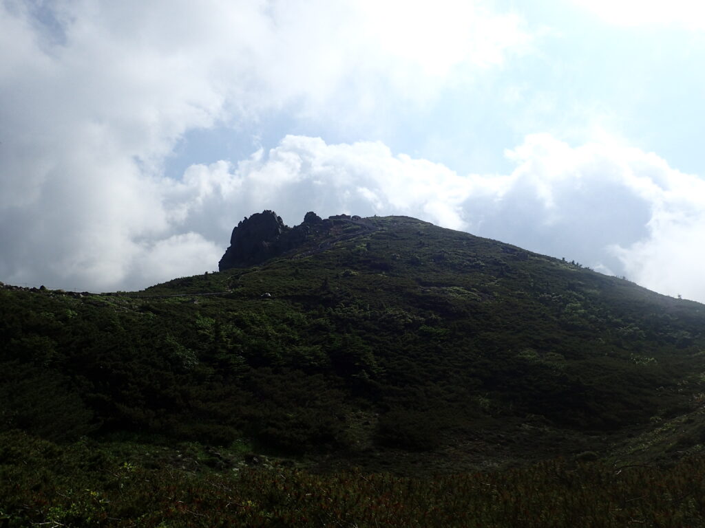 日本百名山の草津白根山を登山した時にオリンパスの防水デジタルカメラタフで撮影した本白根山の展望所