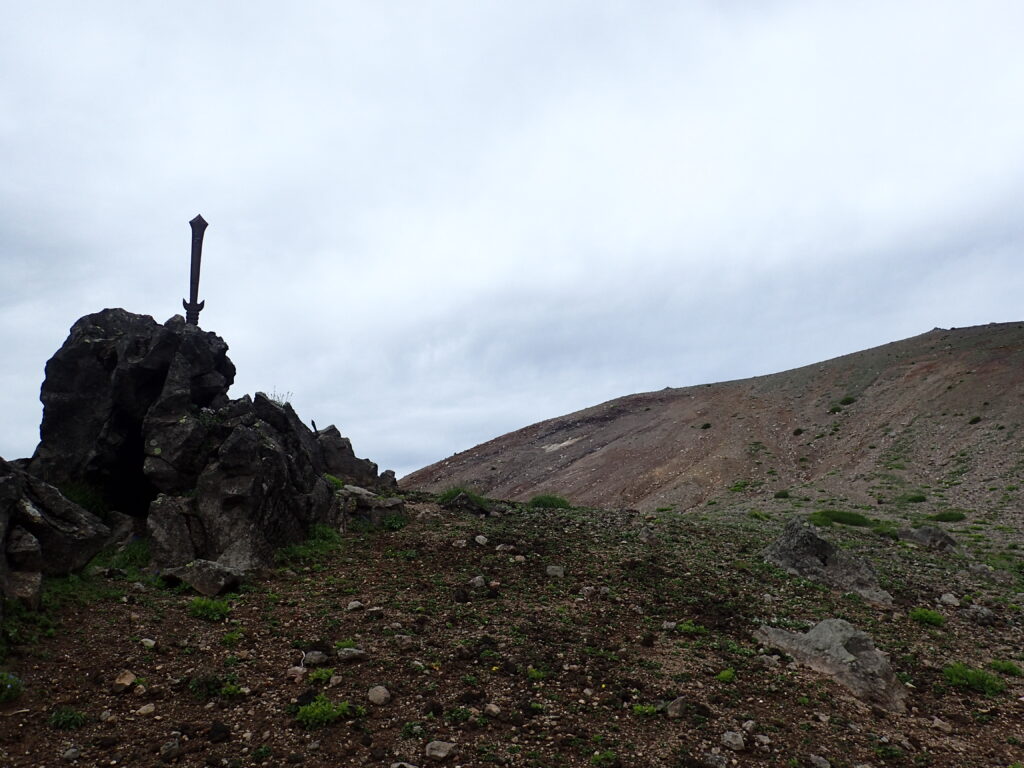 日本百名山の岩手山を登山した時にオリンパスの防水デジタルカメラタフで撮影した剣