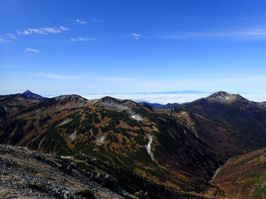日本百名山の鷲羽岳を登山した時にオリンパスの防水デジタルカメラタフで撮影した笠ヶ岳、黒部五郎岳などの山々