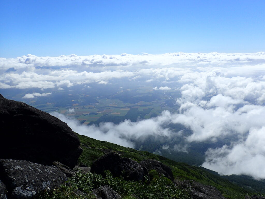 日本百名山の羊蹄山を登山した時にオリンパスの防水デジタルカメラタフで撮影した雲海